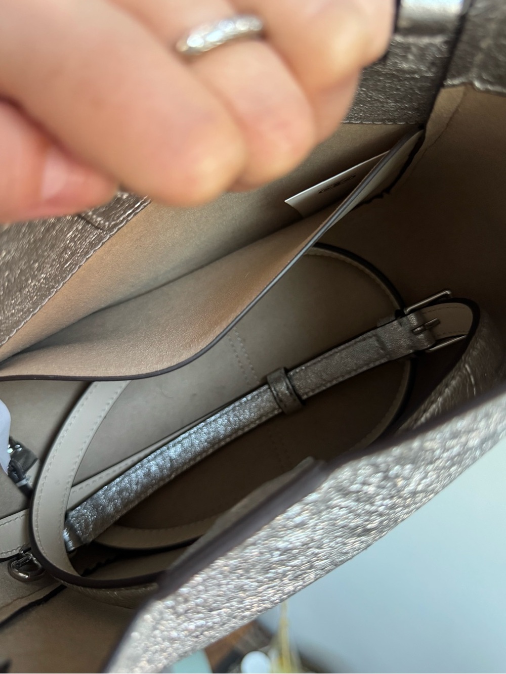 Tory Burch Metallic Silver bucket bag - Picture 3 of 3